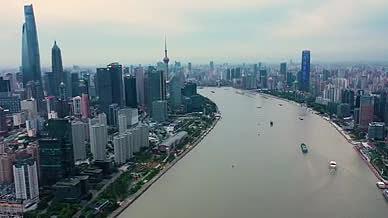 航拍上海北外滩黄浦江两岸高楼空镜美景视频的预览图